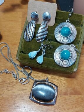 Silvertone Jewelry Lot Cat Eye Necklace Larimar Earrings 4 Pc